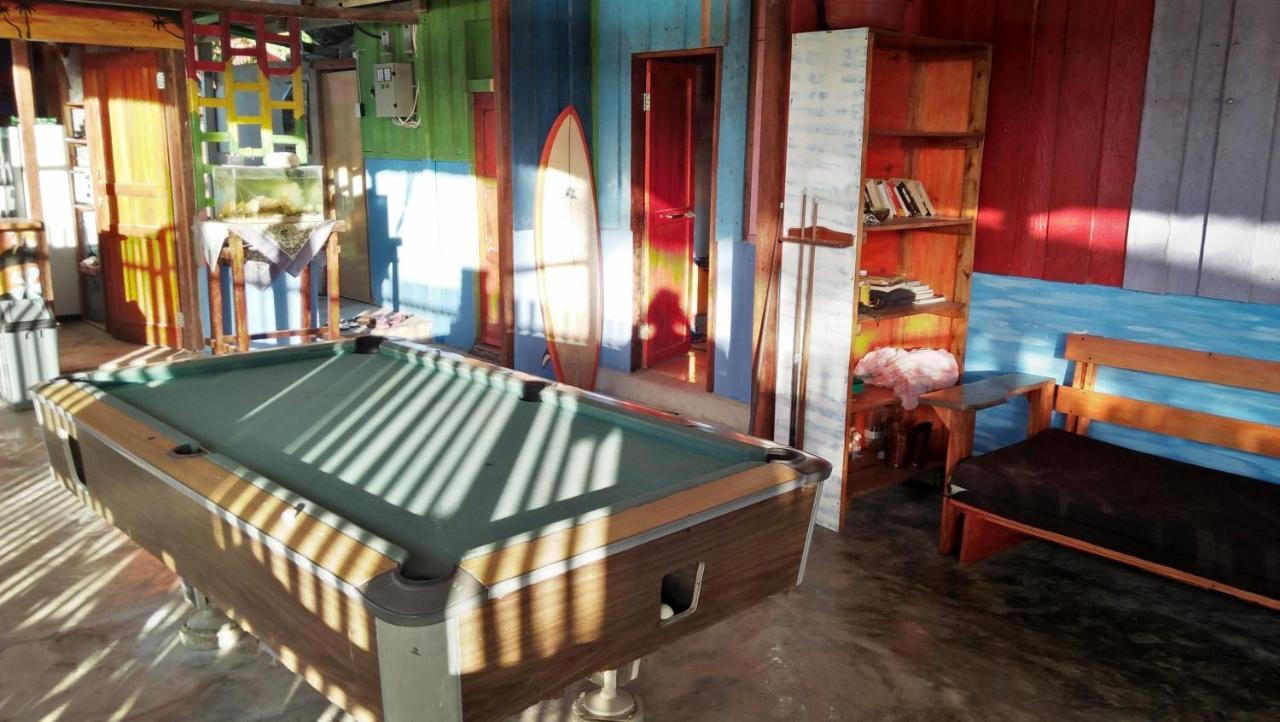 Salty Dog Hostel Telukdalem Ngoại thất bức ảnh