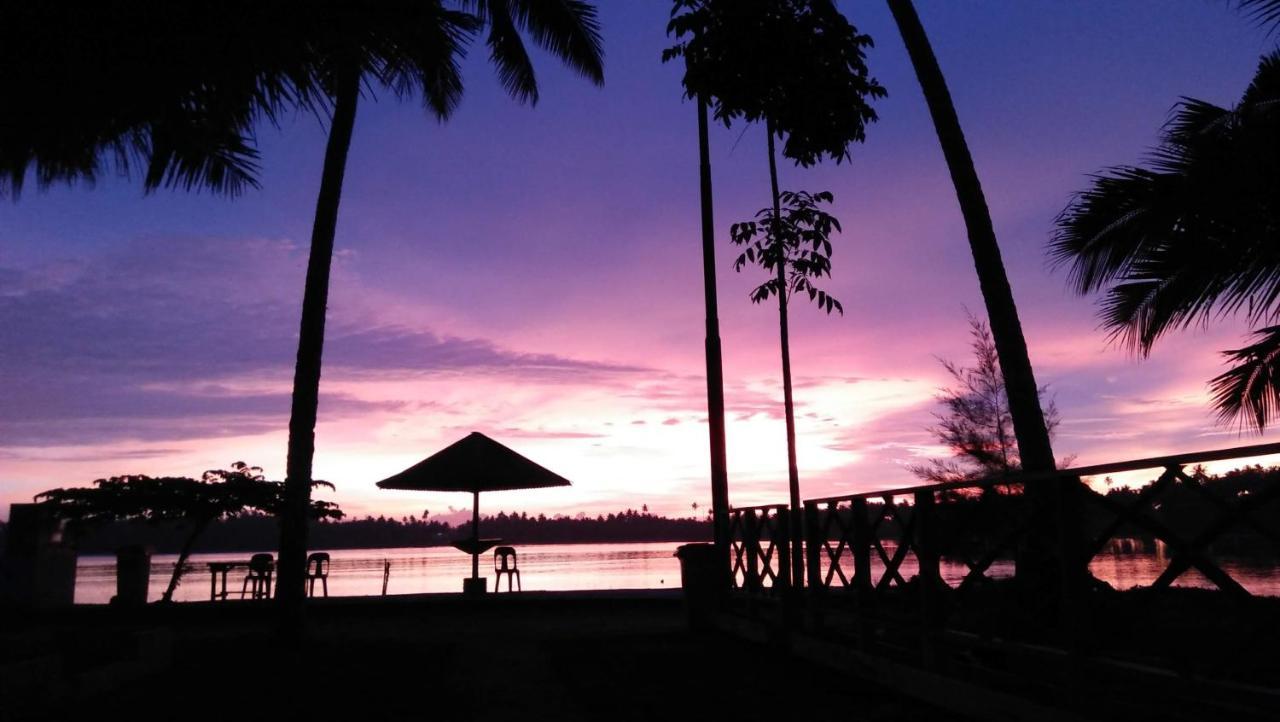 Salty Dog Hostel Telukdalem Ngoại thất bức ảnh