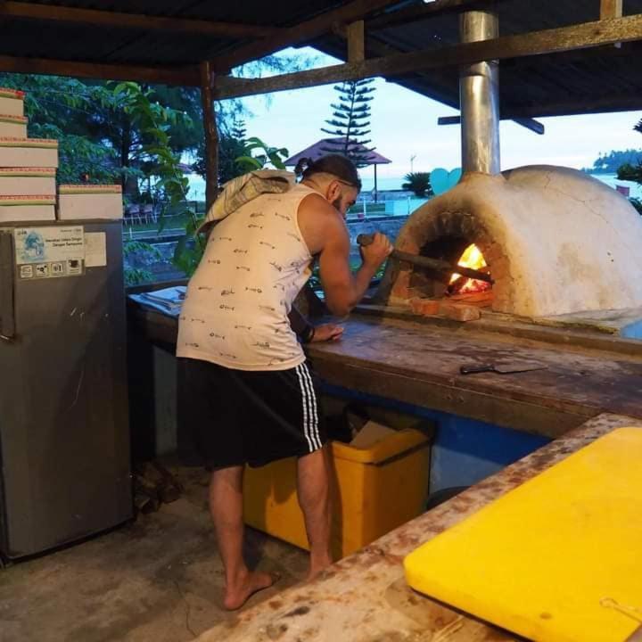 Salty Dog Hostel Telukdalem Ngoại thất bức ảnh