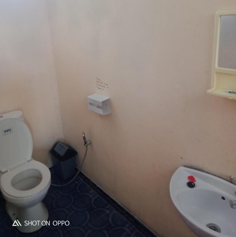 Salty Dog Hostel Telukdalem Ngoại thất bức ảnh
